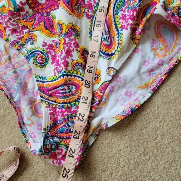 Gorgeous white one piece with multicolor paisley design Size 12 - Picture 6 of 9